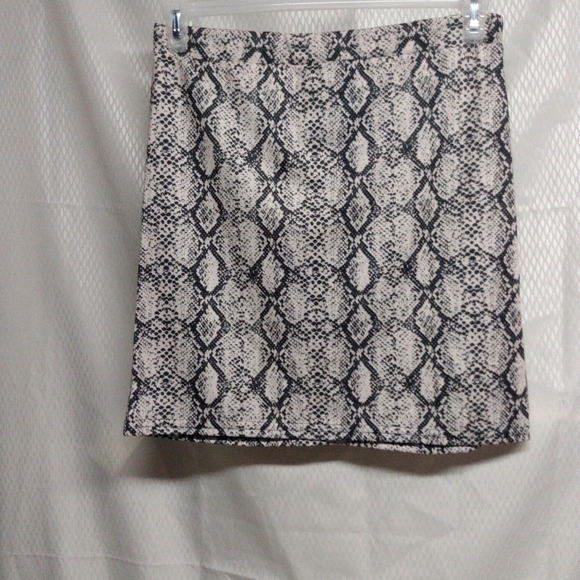 Boohoo Mini Shirt, 12, Snake Print, pull on 95%, polyester, 5% Elastane Pre-owne - Picture 1 of 4